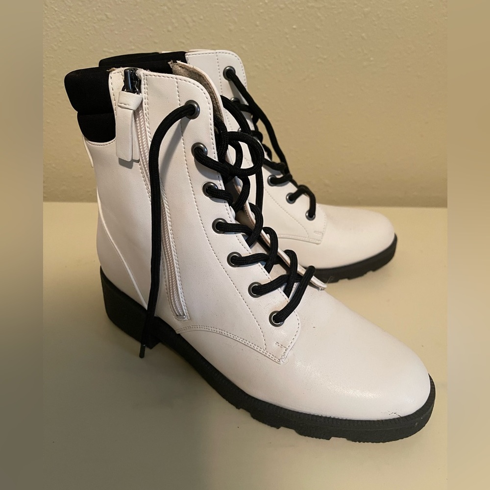 New Dr. Scholl’s white Boots 8.5 M - NWOT